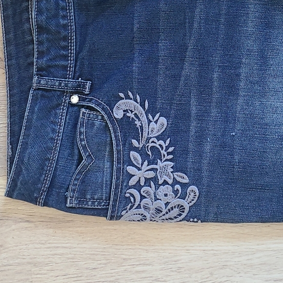 Capris - Picture 3 of 6